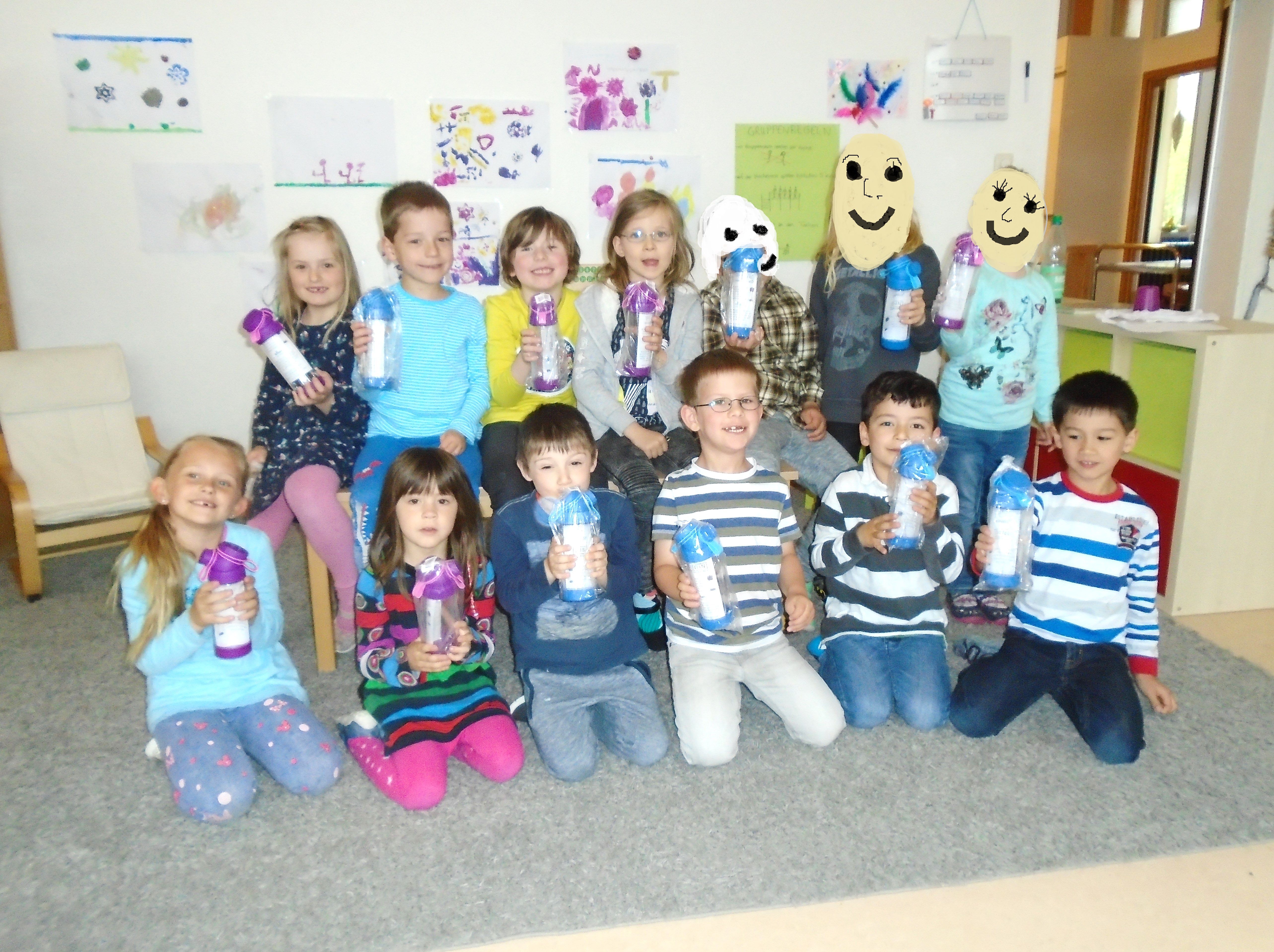 Die Kinder der Kita Goethestr. in Ritterhude freuen sich über die neuen Trinkflaschen. Wir wünschen alles Gute zum Schulanfang im Sommer...