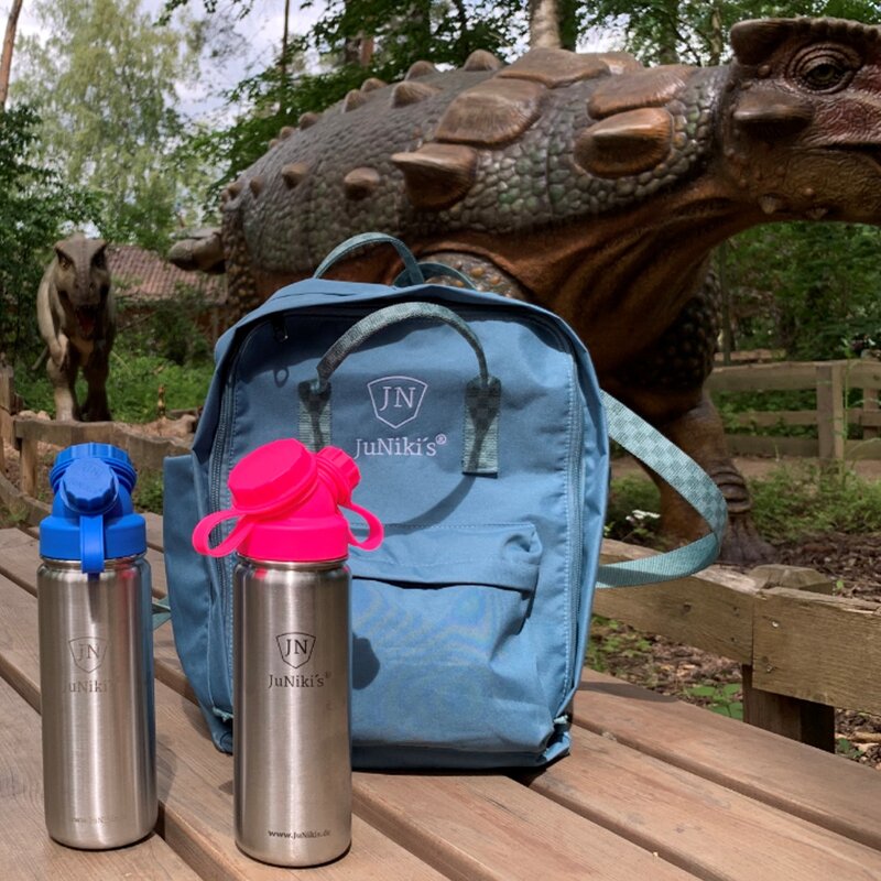 Für den Besuch im Dinopark: JuNiki´s Rucksack + 2 Trinkflaschen